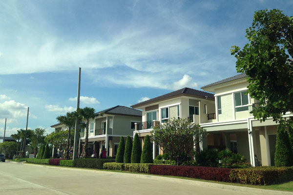 ภัสสร ไพรด์ ศรีนครินทร์-หนามแดง 