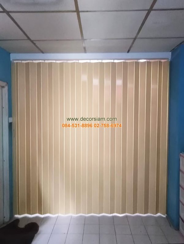 ฉากกั้นห้องทึบสีครีม