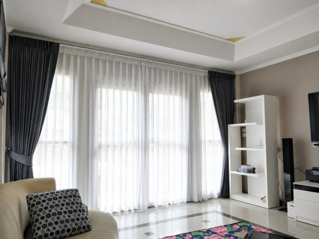 รีวิวผ้าม่านเต็มผนังห้องนั่งเล่น